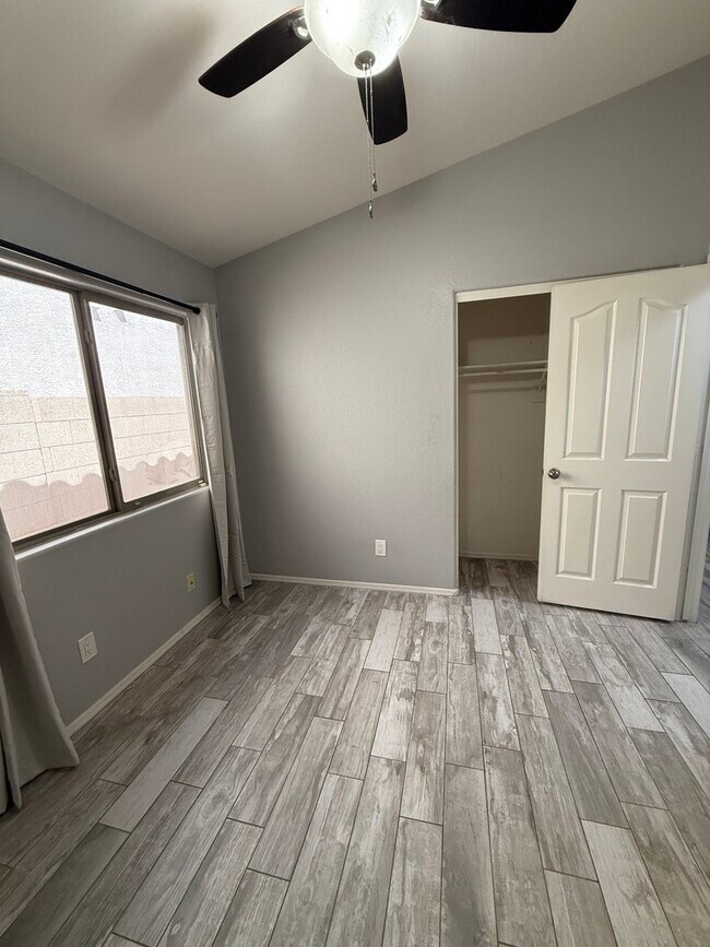 Building Photo - 3972 E Timberline Rd