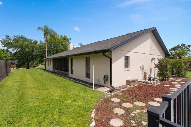 Building Photo - *APPLICATION PENDING. DO NOT APPLY!* *Rece...