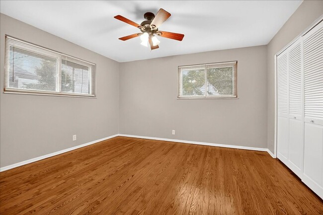 Building Photo - Eeeeeeeeee!