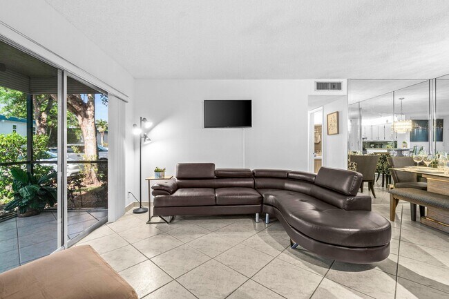 Building Photo - 7531 S Oriole Blvd