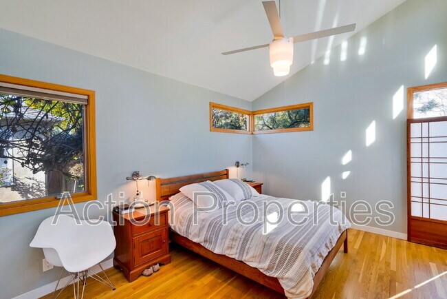 Building Photo - 360 Velarde St