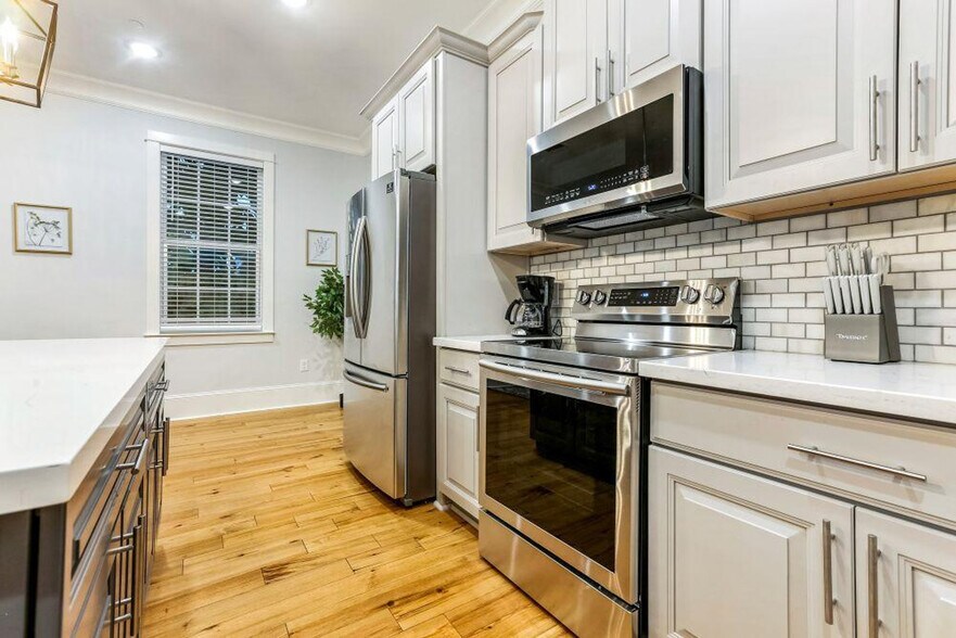 Building Photo - 1641 Erato St
