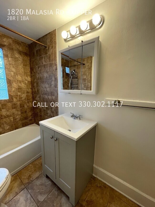 Building Photo - Two bedroom one bathroom upper level apart...