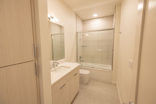 Building Photo - Riverside Townhomes - Waterfront Living in...