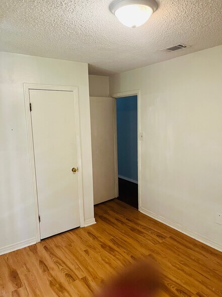 Building Photo - 1365 Middle Ring Rd