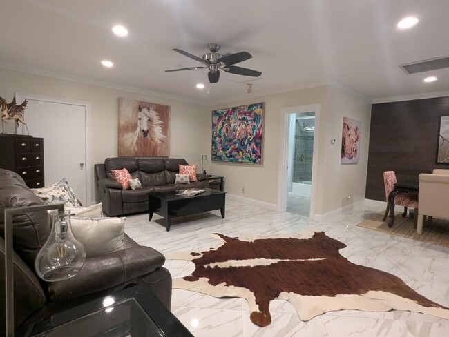 Building Photo - 708 Rambling Dr Cir