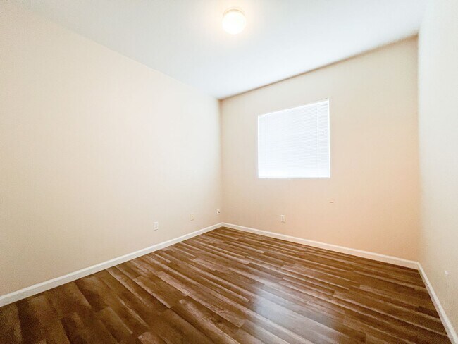 Building Photo - Beautiful 3 Bed, 2 Bath Home