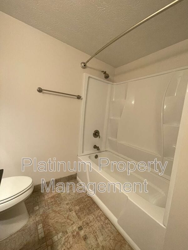 Building Photo - 10500 Worthington Hills Manor