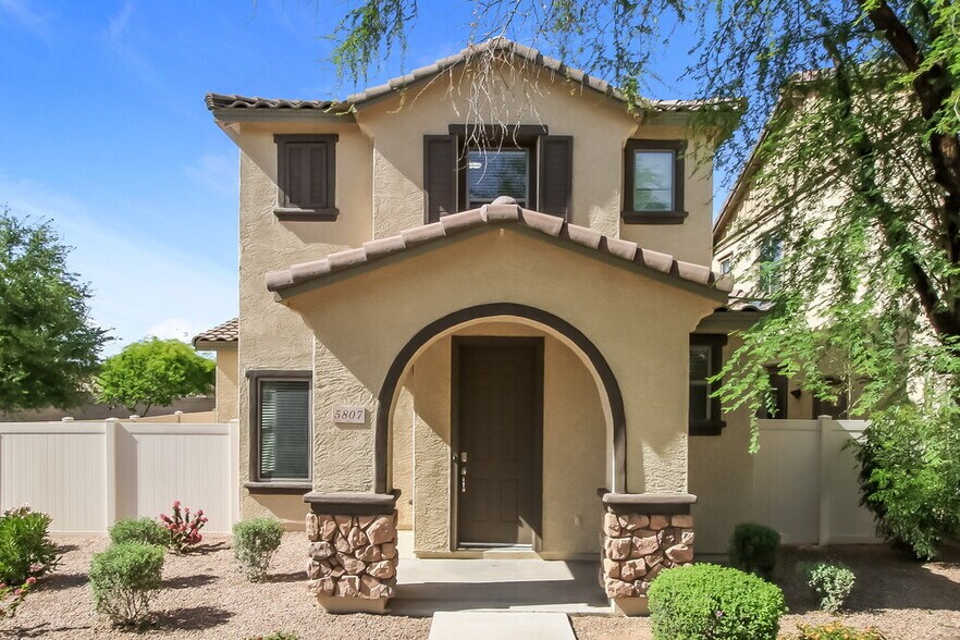 Building Photo - 5807 E Grove Ave