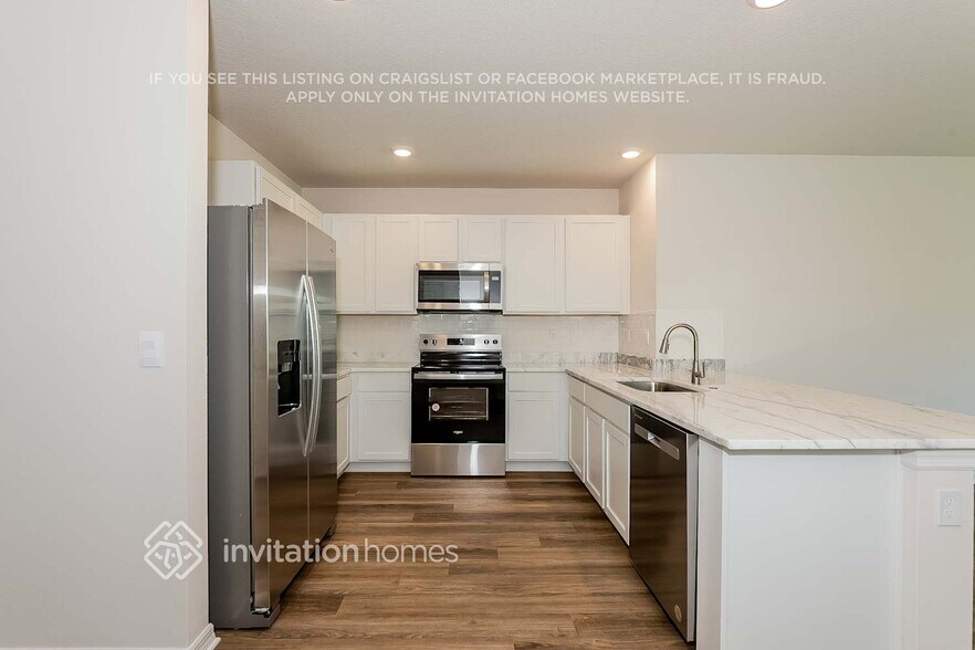 Building Photo - 8032 Majestic Palms Ct