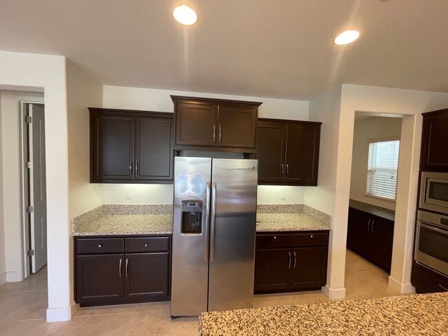 Building Photo - 2024 Newcastle Dr