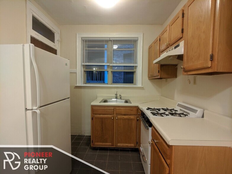 Building Photo - 4237 N Paulina St