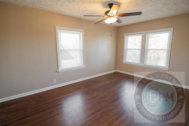 Building Photo - TRISARA 3129/3131 CASS ST