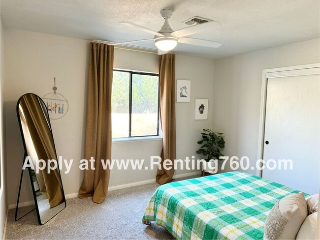 Building Photo - Charming 3 Bedroom 2 Bathroom Home In The Highly Desired Juniper Terrace Neighborhood!!