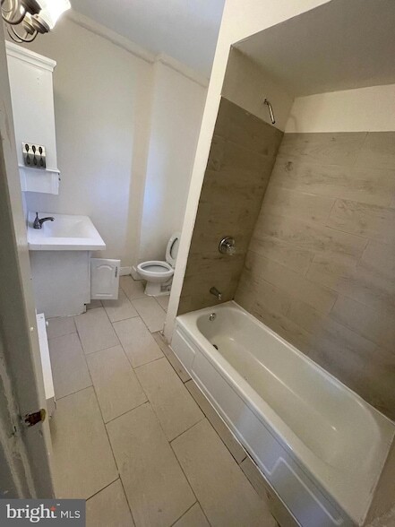 Building Photo - 735 W Russell St