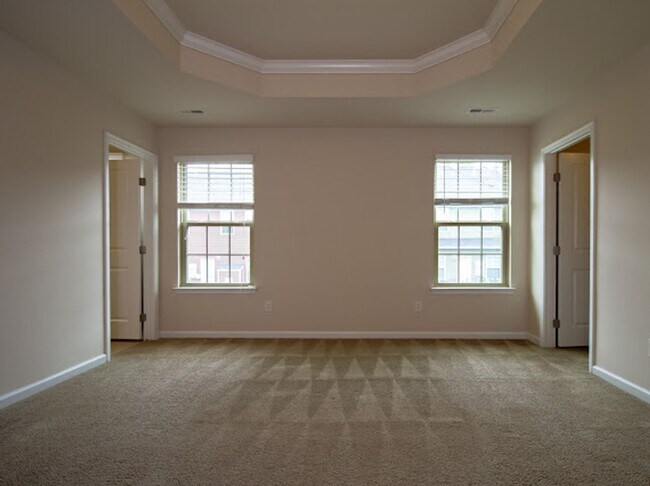 Building Photo - Minutes from Uptown!