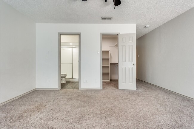 Building Photo - 2128 Trellis Pl