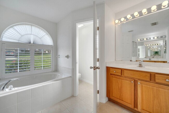 Building Photo - Stunning 4/3 with Fence Enclosed Yard in t...