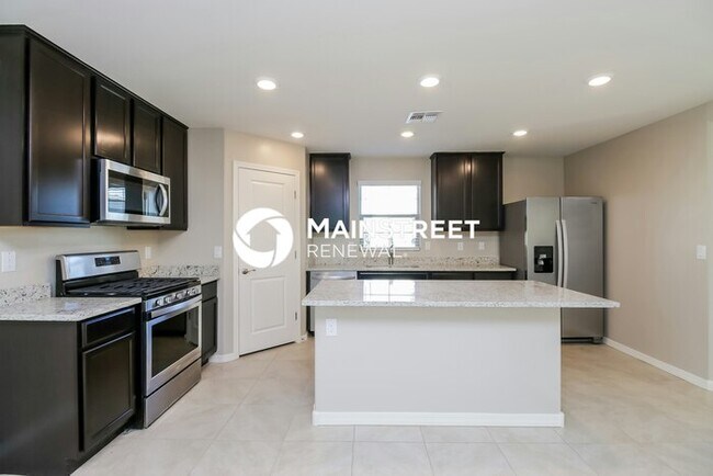 Building Photo - 4 Bedroom Pet-Friendly Home in Phoenix, AZ...