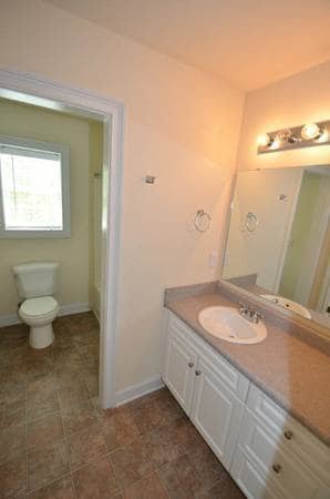 Building Photo - 4bed/4bath in Eagles Landing for JULY!