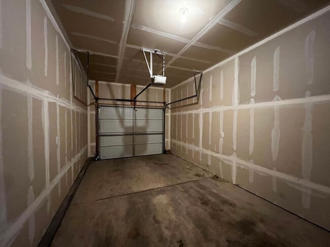 Building Photo - East6th203 (KC-AM)