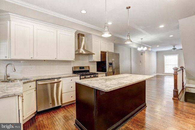 Building Photo - 505 S Lakewood Ave