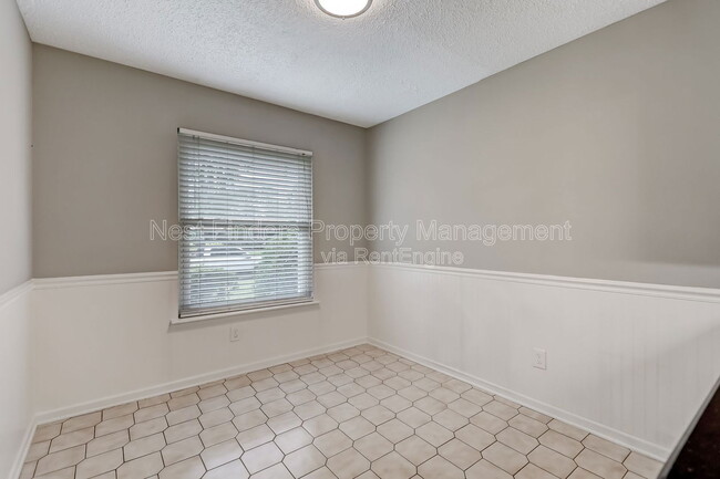 Building Photo - 10855 Mandarin Station Dr W