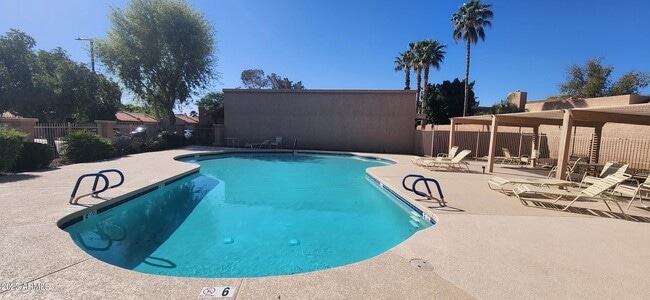 Building Photo - 9100 E Winchcomb Dr