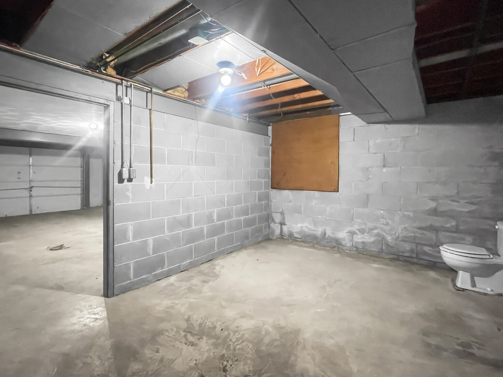 Building Photo - 1326 Hassler St