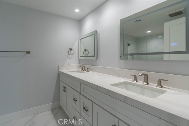 Building Photo - 633 Vista Bonita