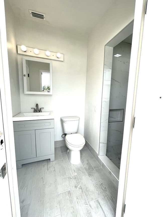 Building Photo - 1515 Sawyerwood Ave