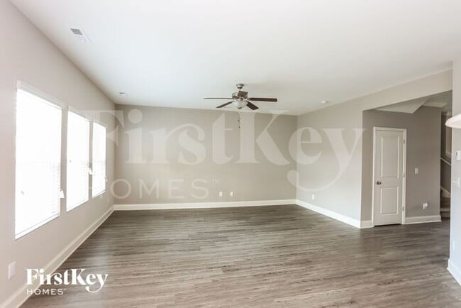 Building Photo - 9336 Sloan Forest Dr