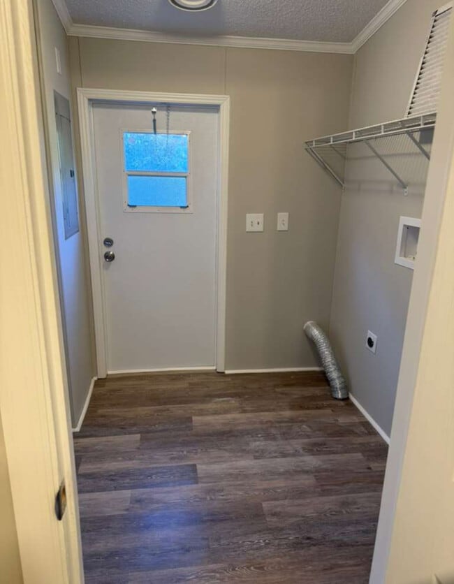 Building Photo - 379 Brookside Dr