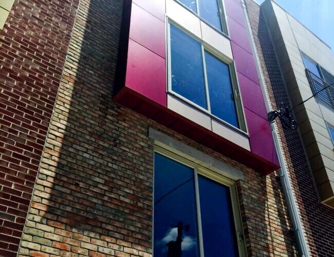 Building Photo - 441 Wiota St