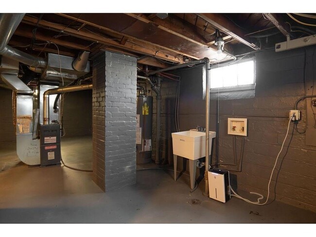 Building Photo - 5247 Dupont Ave N