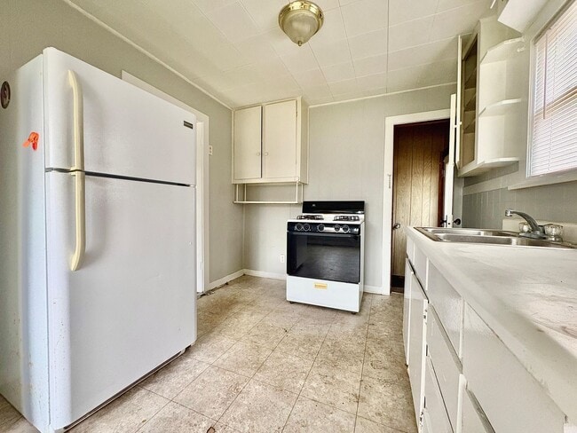 Building Photo - 3013 S Michigan St