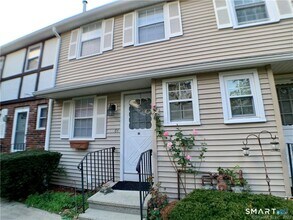 Building Photo - 64 E Gate Ln