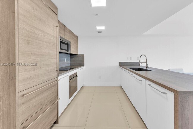 Building Photo - 400 Sunny Isles Blvd