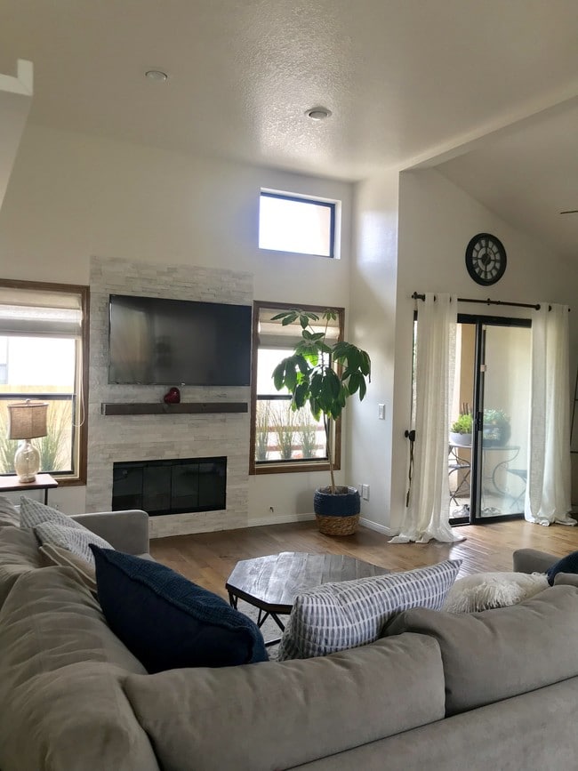 4255 Las Virgenes Rd 4255 Las Virgenes Rd Calabasas CA 91302