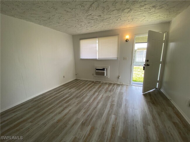 Building Photo - 3213 Jeffcott St