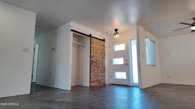 Building Photo - 8637 E Keim Dr