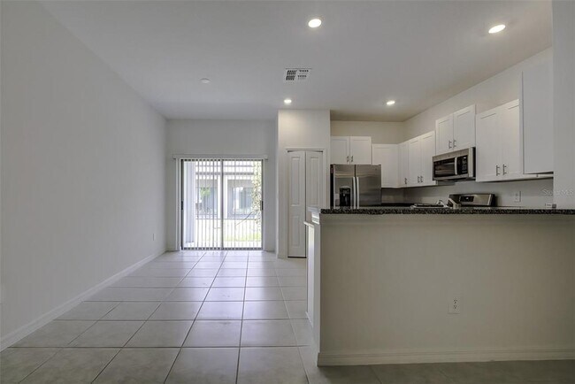 Building Photo - 8240 Cor Pne Wy