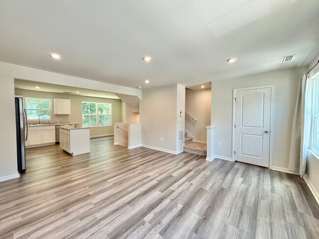 Building Photo - Stunning 3BD, 2.5BA End Unit Zebulon Townh...