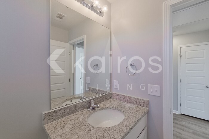 Building Photo - 210 Western Red Cedar Dr