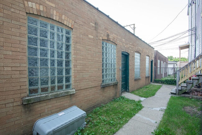 Building Photo - 8229 S Vernon Ave