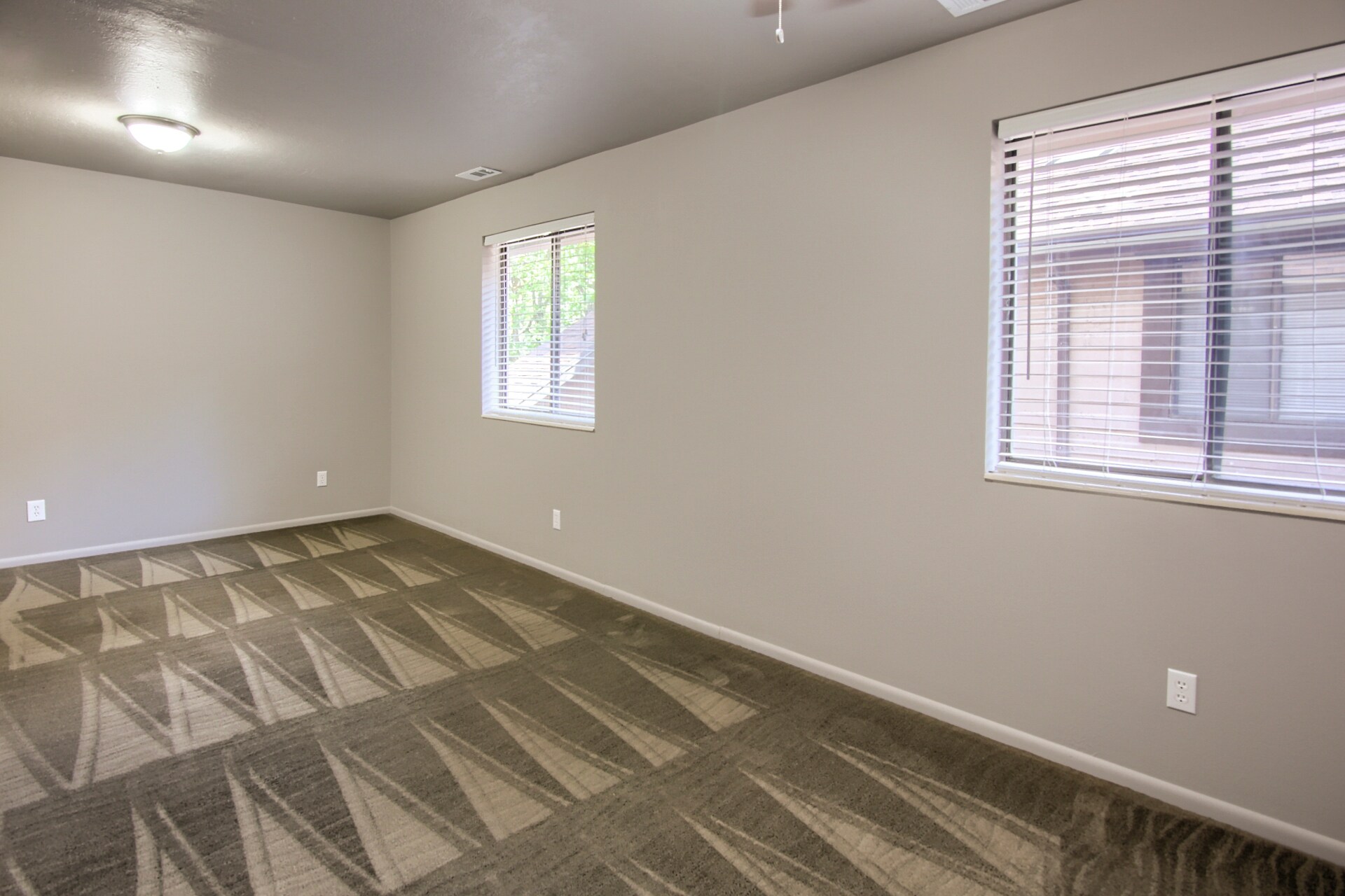 Building Photo - 1120 Canyon Rd