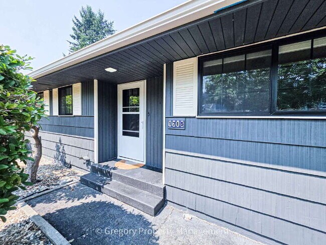 Building Photo - 1715 Holbrook Ave