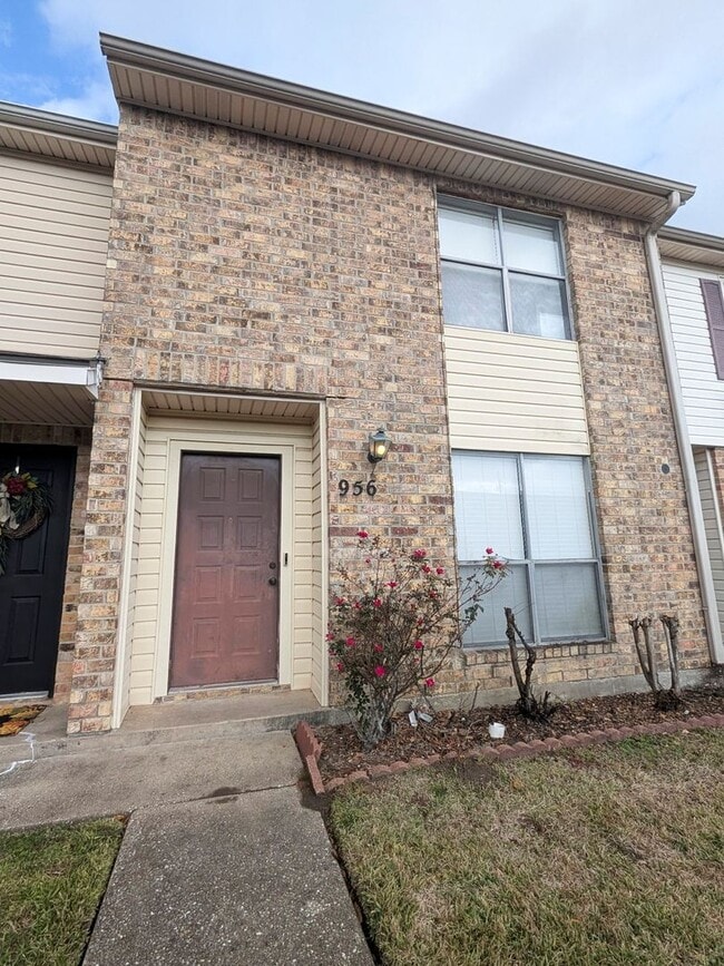 Building Photo - 956 Sunmeadow Dr
