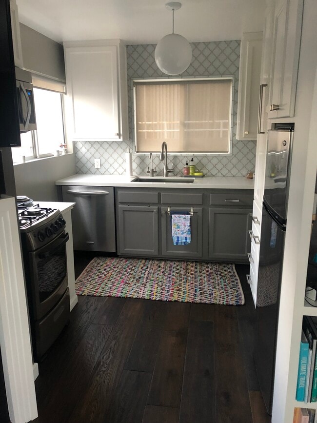 kitchen - 1428 Hermosa Ave