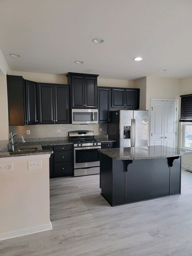 Building Photo - 3 bedroom/ 3 bathroom -Villages at Candle Station